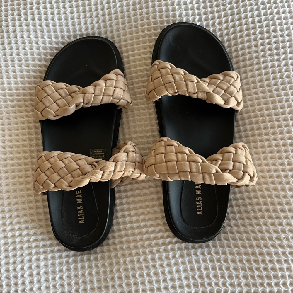 Alias Mae sandals
